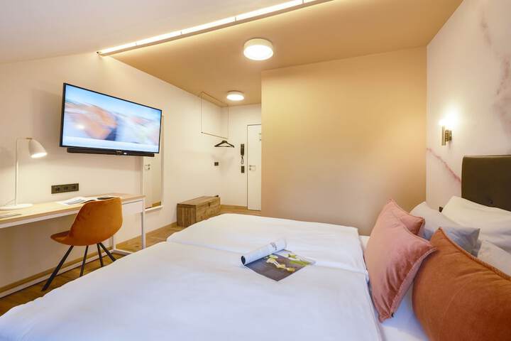 Room 14 of 32