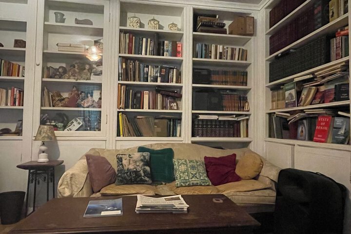Room 22 of 102