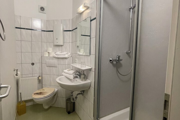 Room 12 of 22