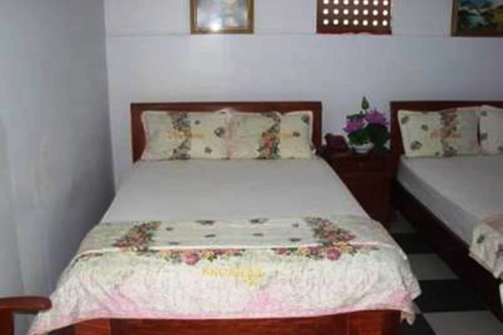 Room 6 of 15