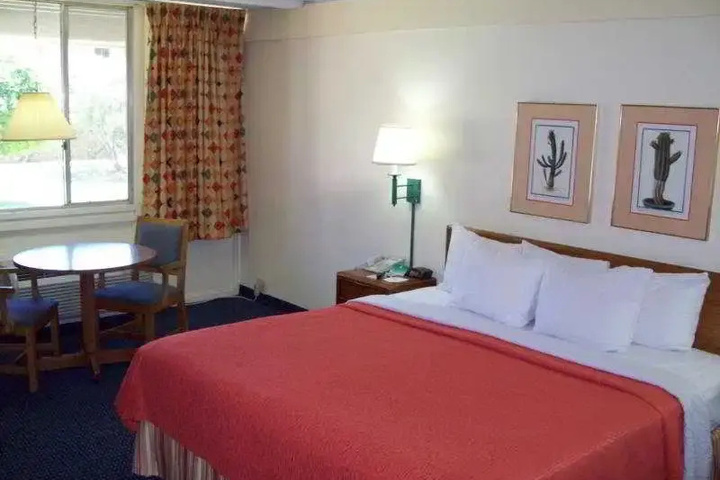 Room 3 of 7