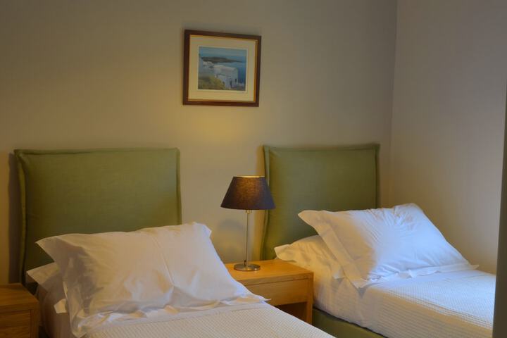 Room 2 of 46
