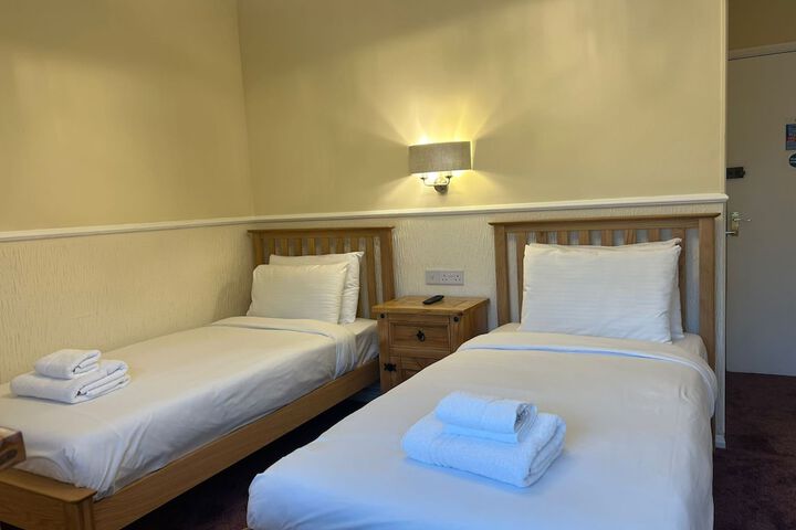 Room 15 of 33
