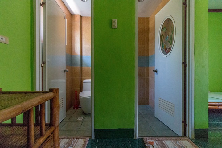 Room 121 of 210
