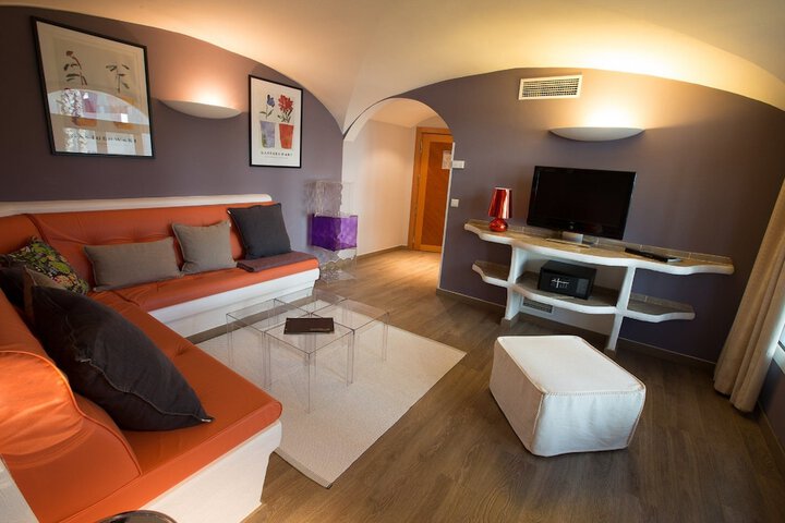 Room 5 of 87