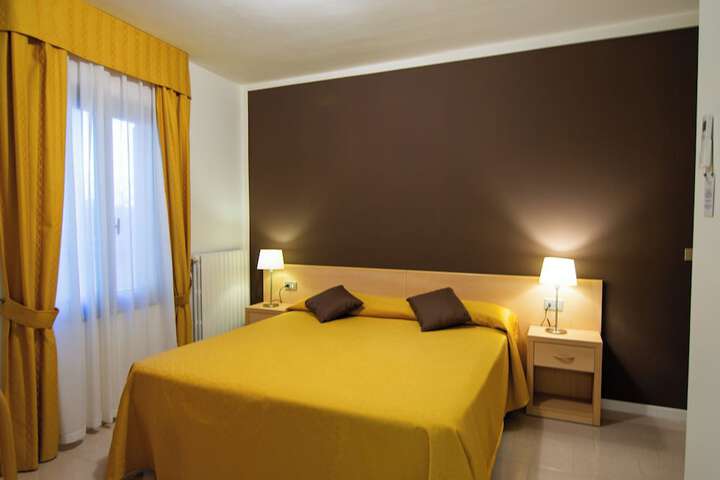 Room 9 of 92