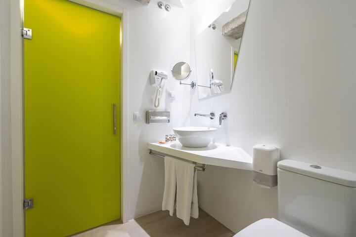 Room 15 of 97