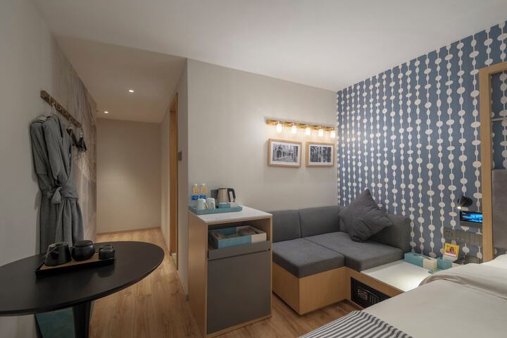 Room 15 of 60