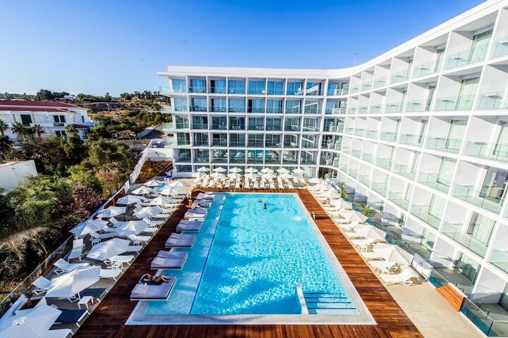 Hotel with Pool