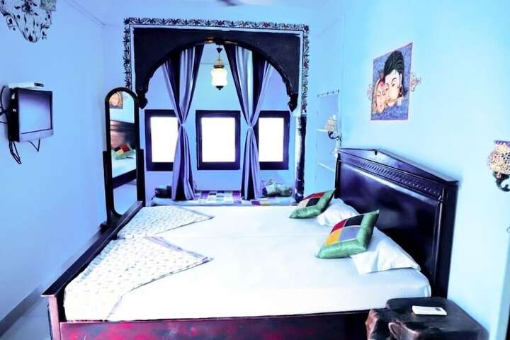 Room 6 of 42