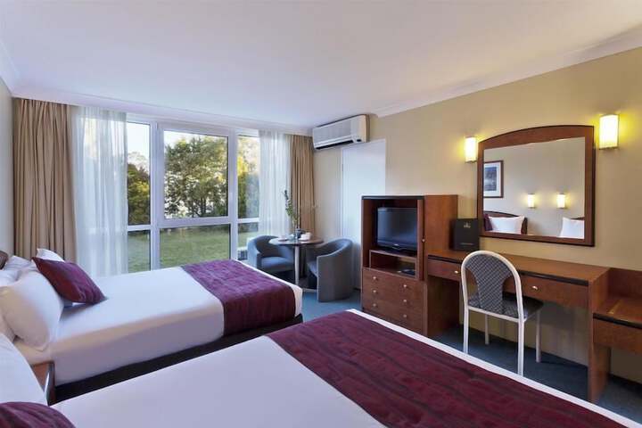 Room 4 of 16