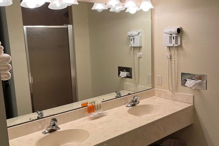 Room 137 of 202