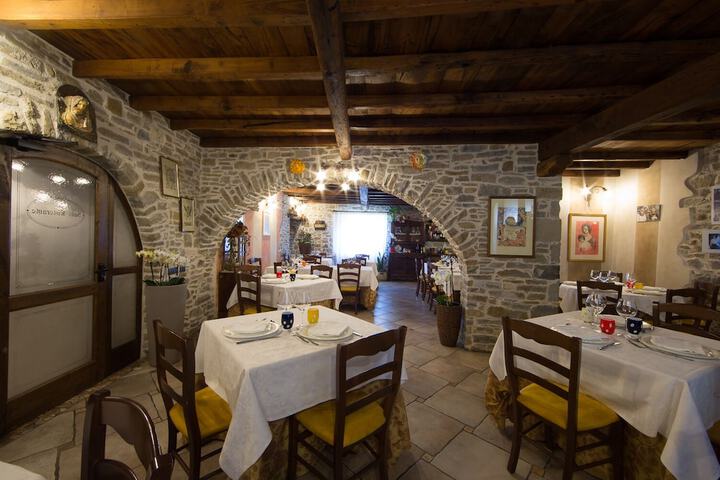Dining 14 of 17