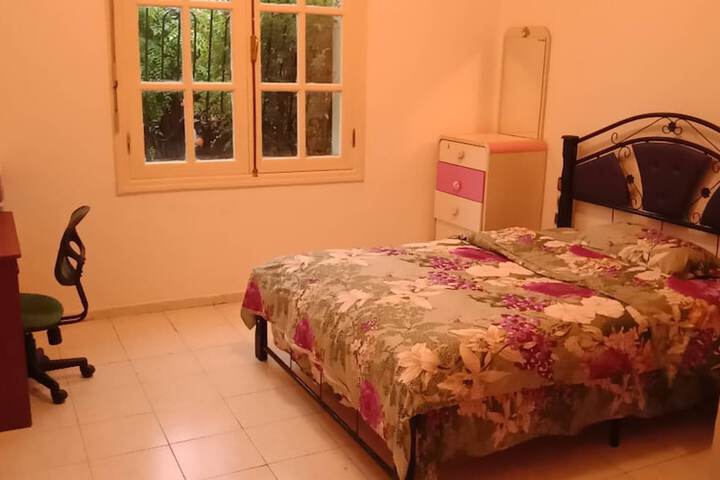 Room 6 of 16