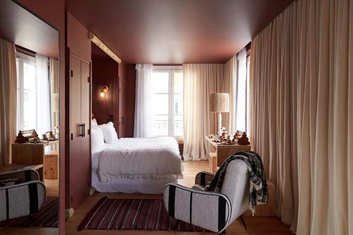 Room 28 of 142