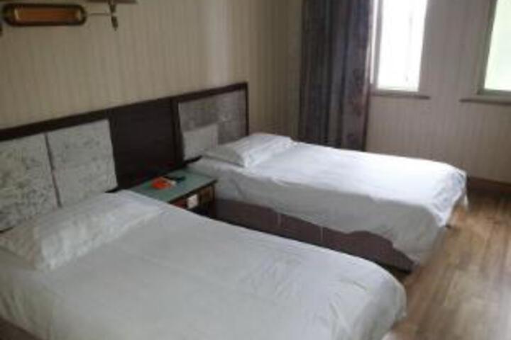 Room 4 of 6