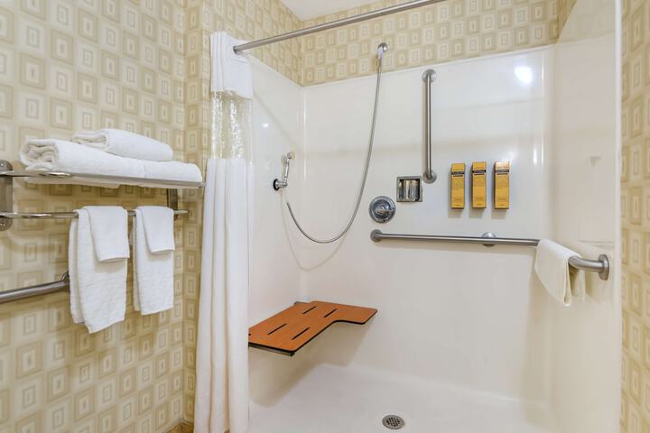 1 King Bed - Wireless High Speed Internet Accessible Microwave and Refrigerator Pillowtop (1 of 26)