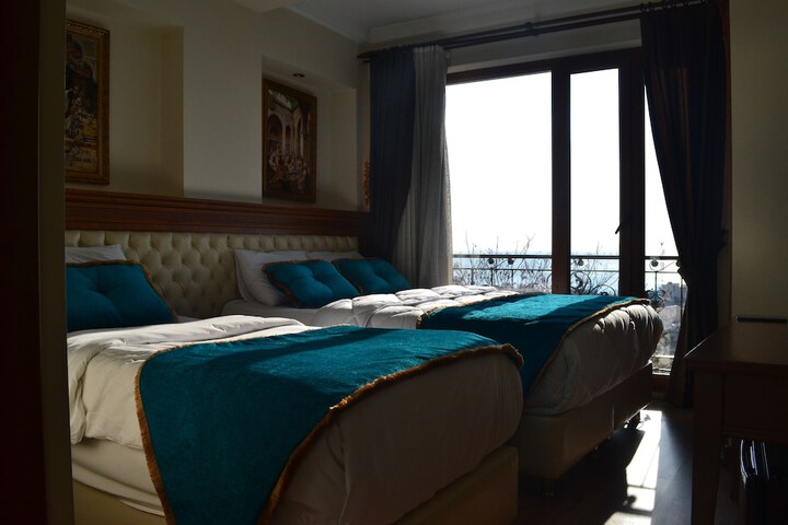 Room 25 of 63