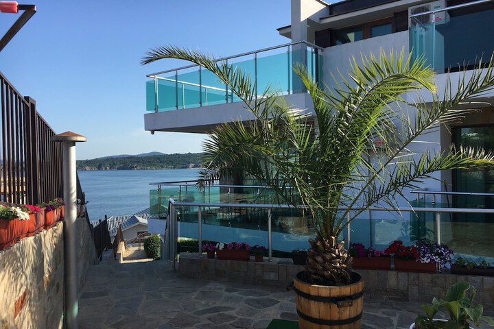 Hotel Exterior 21 of 25