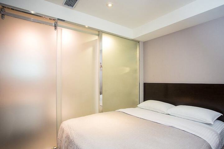 Room 7 of 51