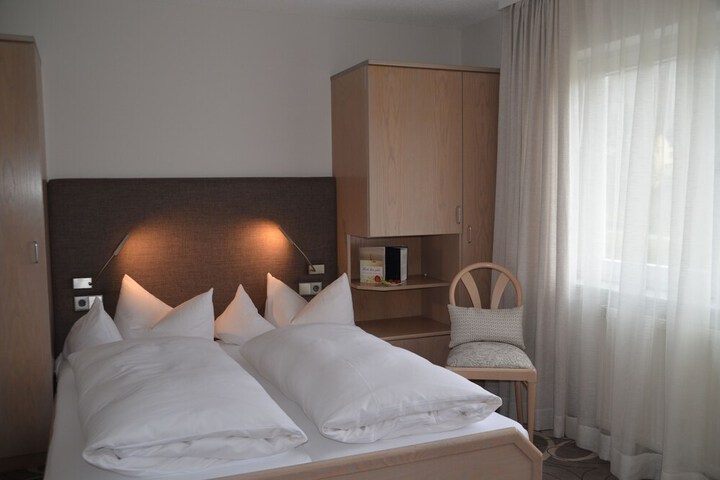 Room 5 of 87