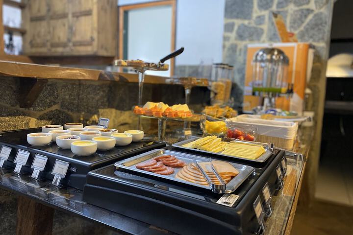 Breakfast/Coffee Service 22 of 138