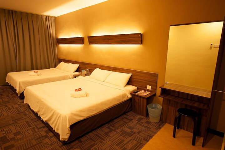 Room 7 of 18