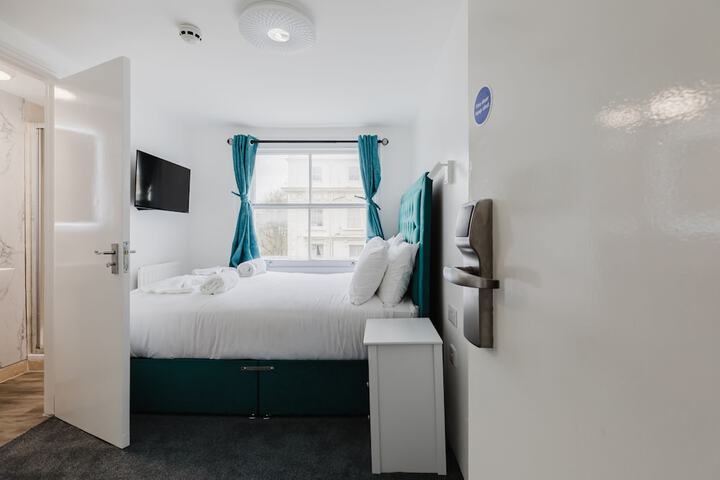 Room 10 of 122