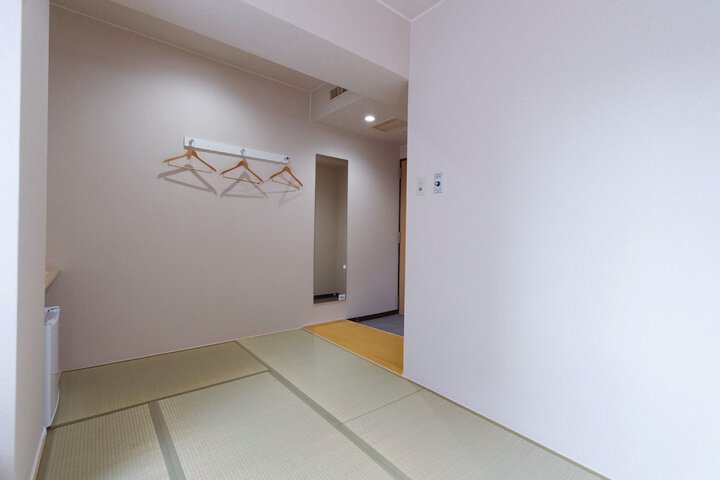 Room 14 of 100