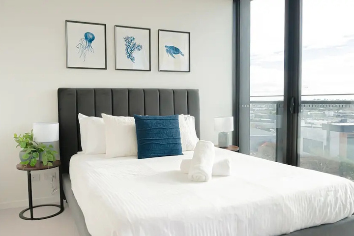 Room 4 of 10