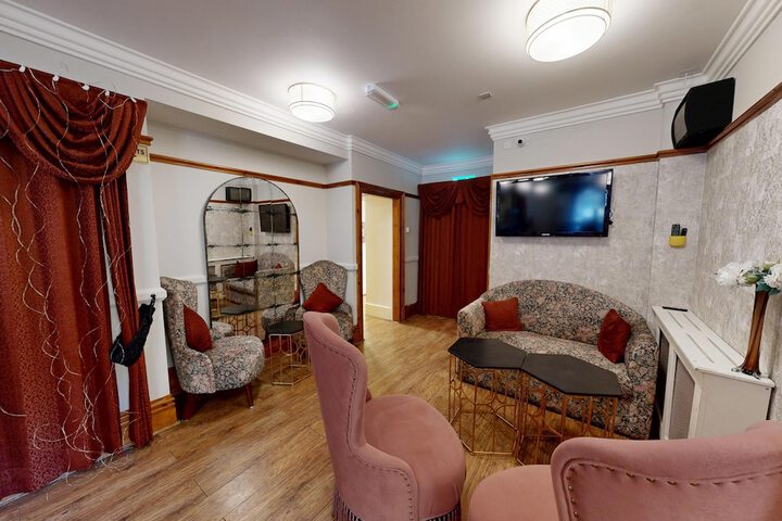 Lounge 87 of 92