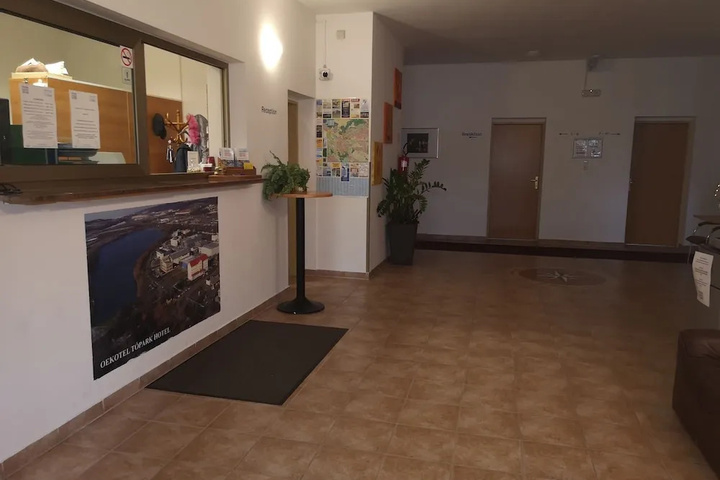Room 15 of 28