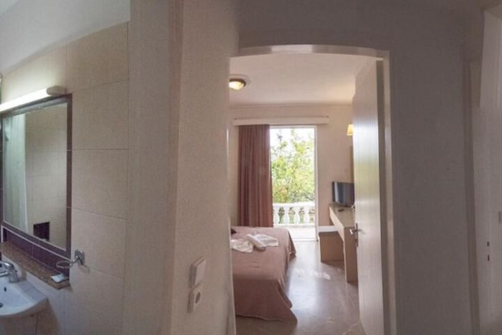 Room 34 of 67