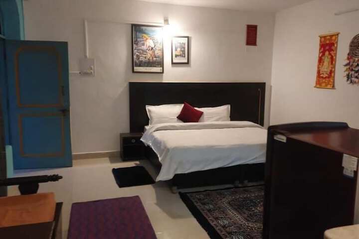 Room 4 of 13
