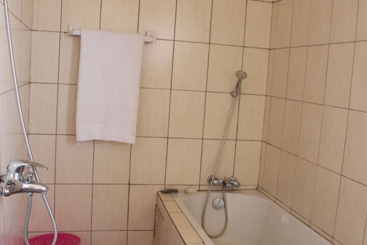 Room 32 of 42