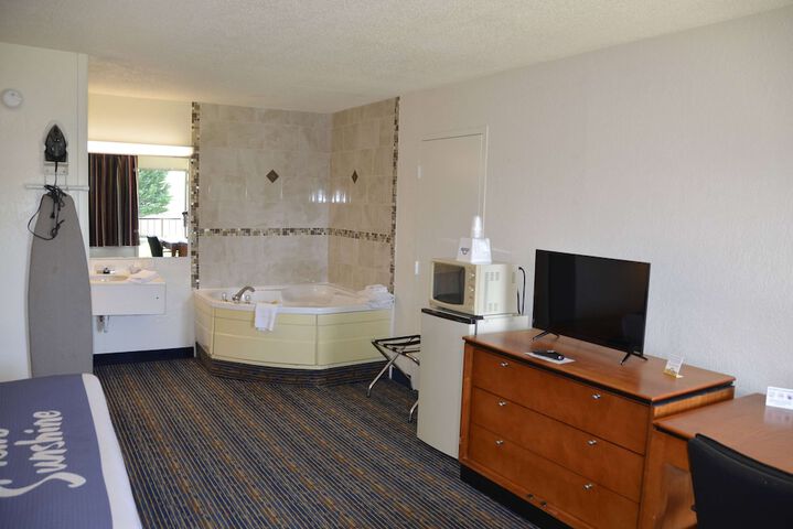 1 King Bed Pet Friendly (1 of 56)
