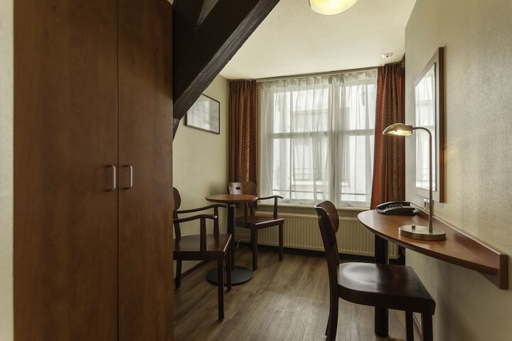 Room 27 of 118