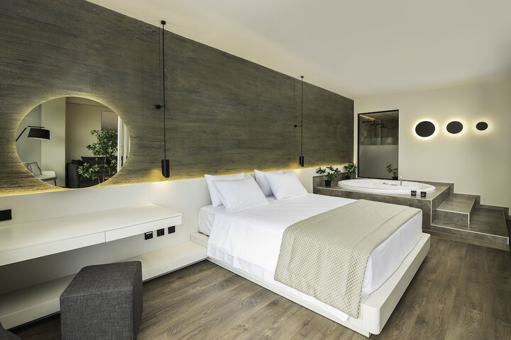 Room 21 of 37