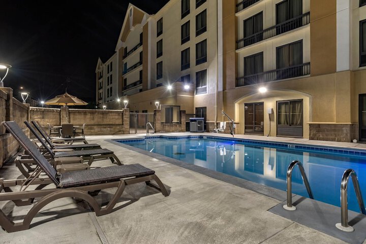 Hotel Pool