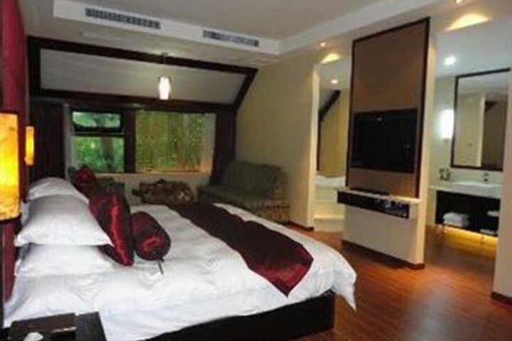 Room 6 of 15