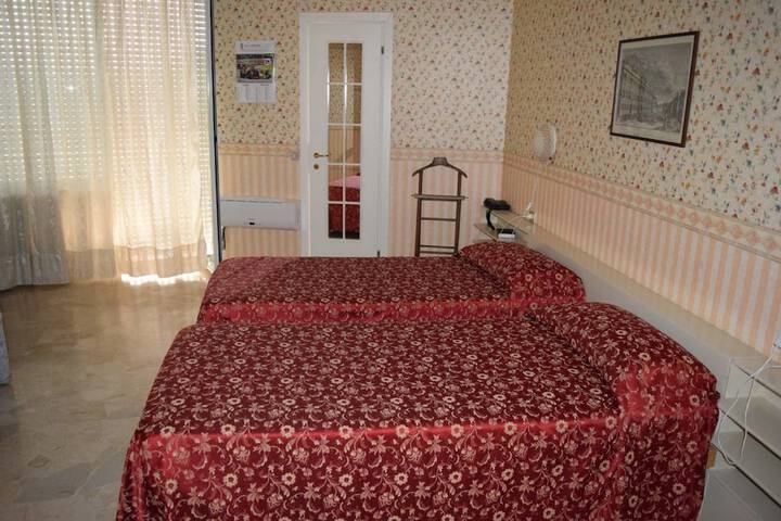 Room 8 of 17