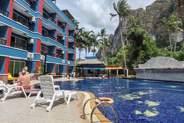 Pool Hotel
