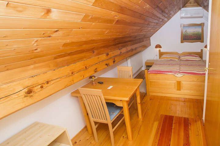 Room 6 of 49