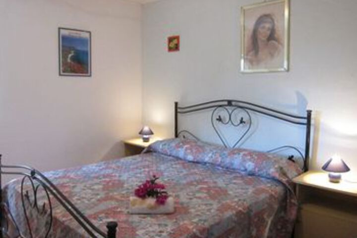 Room 10 of 18