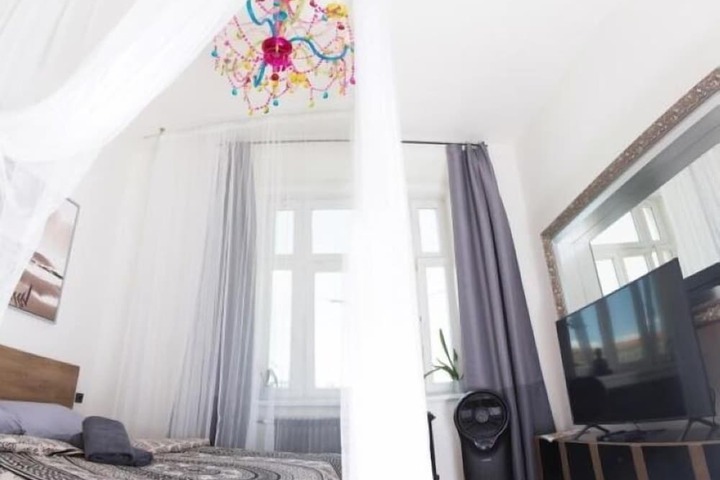 Room 25 of 57