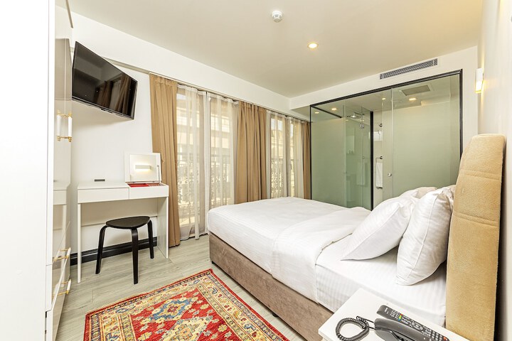 Room 3 of 26