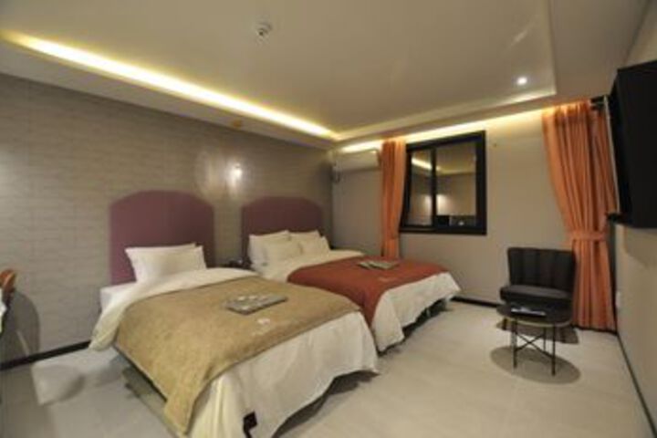 Room 38 of 76