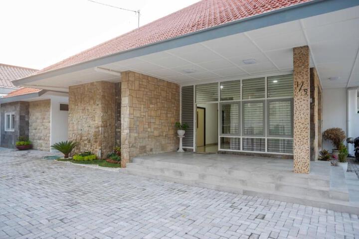 Urbanview Hotel MS Rooms Inn Simpang Lima by RedDoorz