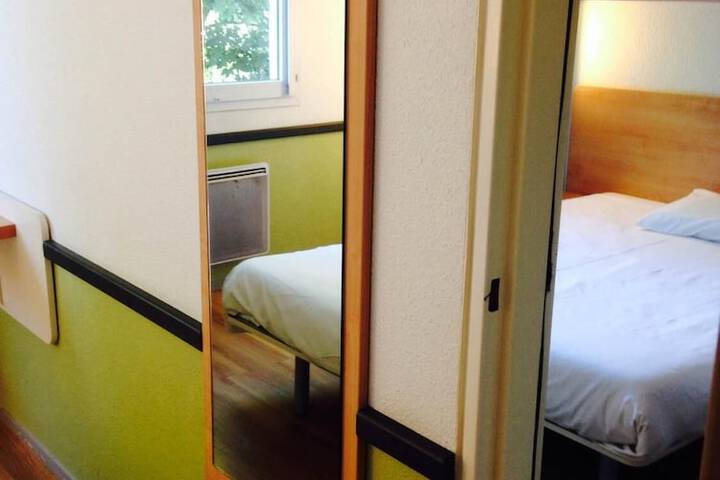 Room 6 of 42