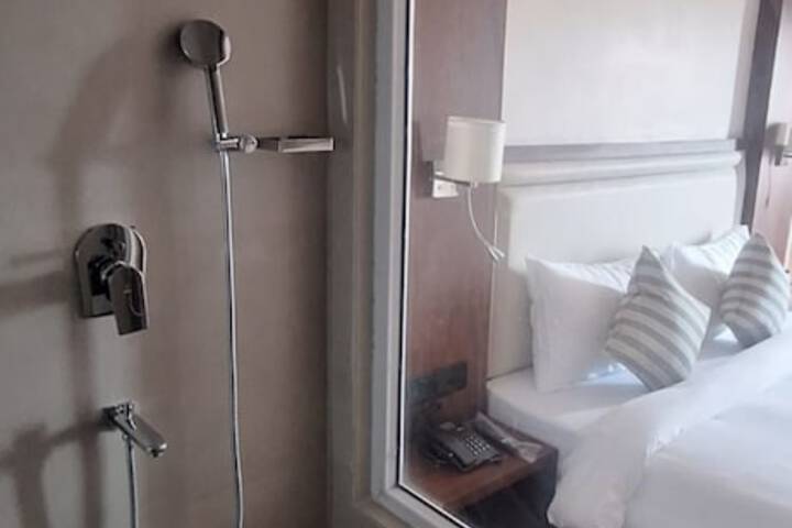 Room 5 of 19